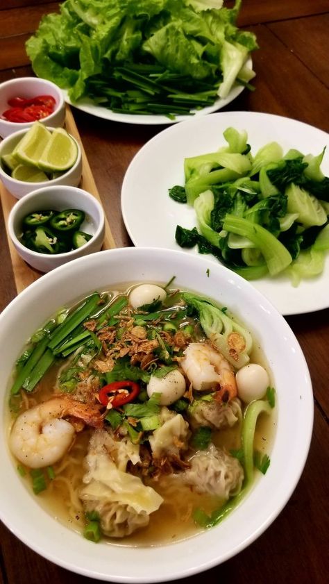 Mì Hoành Thánh Instant Pot (Vietnamese Wonton Noodle Soup) – Katie's Test Kitchen Vietnamese Wonton Soup Recipe, International Soups, Pork Wonton Recipe, Glass Noodle Soup, Vietnamese Dinner, Korean Soups, Vietnamese Recipe, Wonton Noodle Soup, Wonton Noodles