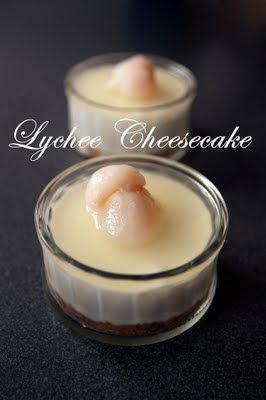 Lychee Dessert Recipes, Lychee Tart, Lychee Dessert, Lychee Pudding, Cheesecake Tips, Lychee Cheesecake, Nye Cocktails, Lychee Cake, Lychee Recipes