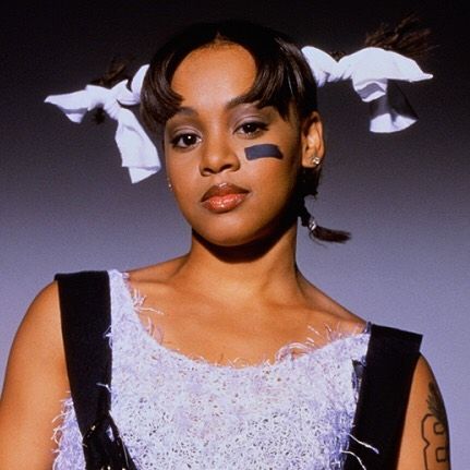 90s/00s History on Instagram: “Happy birthday to Lisa “Lefteye” Lopes ❤️🎈😍🎊🌹🎂🎉🥳🎁💐 . . . . . Follow @90s.history for more pictures and videos . . . . . . #lisalefteyelopes…” Lisa Lopez, Lisa Nicole, Lisa Left Eye, Angie Martinez, Rest In Power, 90s Hip Hop Fashion, 90s Girl, Left Eye, Female Rappers