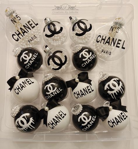 Chanel Theme Christmas Tree, Chanel Ornaments Diy, Chanel Christmas Ornaments, Chanel Christmas Tree Ideas, Chanel Diy Decor Ideas, Diy Chanel Decor, Louis Vuitton Christmas Tree, Chanel Ornaments, Chanel Christmas Tree