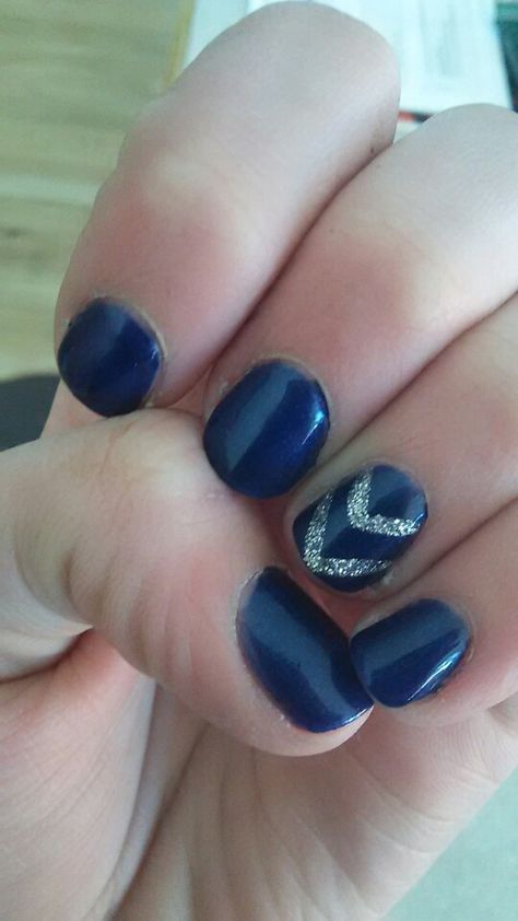 Silver and navy blue nails Navy Blue And Maroon Nails, Navy Blue And Grey Nails, Blue And Maroon Nails, Silver And Navy Blue Nails, Silver Blue Nails, Trendy Wedding Nails, Nails Navy, Shellac Designs, Blue And Silver Nails