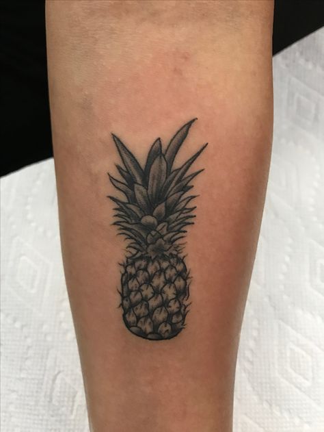 A little itty bitty black and grey pineapple tattoo Black And White Pineapple Tattoo, Pineapple Tattoo Meaning, Black And Grey Tattoos For Men, Black And Grey Tattoos Sleeve, Tattoo Black And White, Pineapple Tattoo, White Pineapple, Black And White Images, Tattoo Black