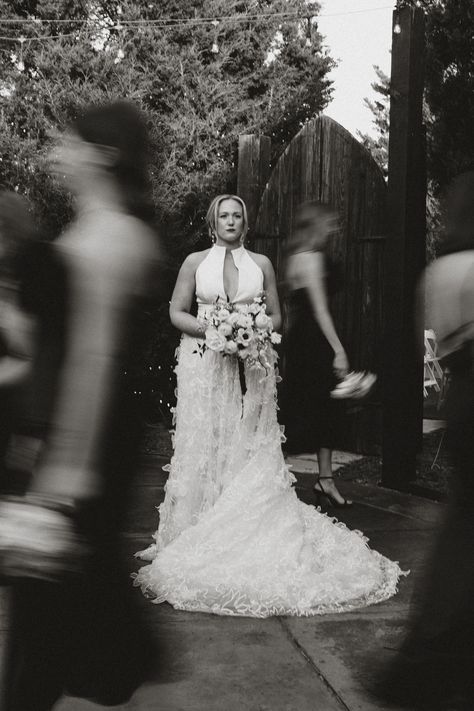 Be on-trend with your weddings photos with motion blur moody shots like this! Moody Wedding Pictures, Motion Blur Photography, Moody Wedding Photography, Blur Photography, Motion Photography, Engagement Shots, Oklahoma Wedding, Long Exposure Photography, Wedding Picture Poses