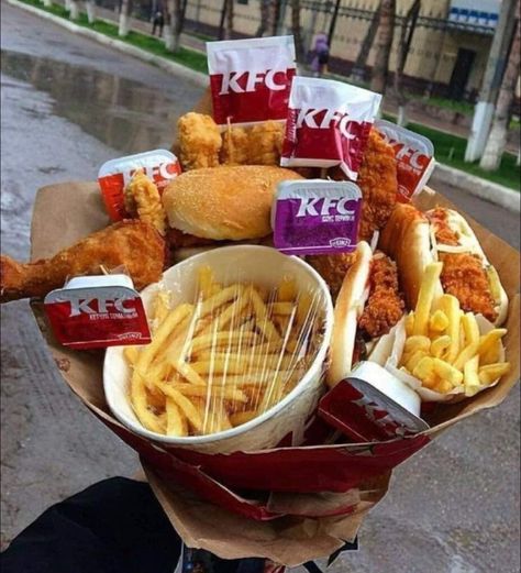 Fast Food Bouquet, Churro Bouquet, Bouquet Of Food, Kfc Bouquet, Food Flowers Bouquet, Food Boquets, Chicken Bouquet, Kfc Food, Food Bouquet