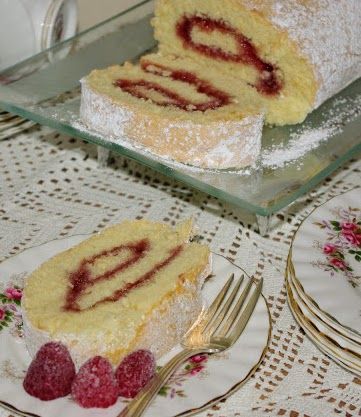 Gluten Free Jelly Roll Cake, Jelly Roll Cake Recipe, Jelly Rolls Recipe, Gf Cake Recipe, Roll Cake Recipe, Jelly Roll Cake, Mennonite Girls Can Cook, Mennonite Recipes, Cream Filling