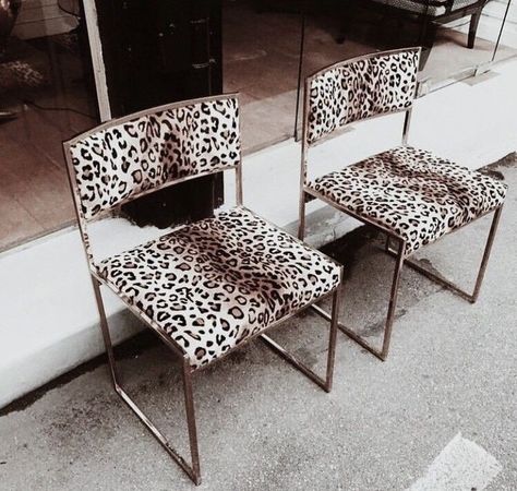 love this Glam Rock Decor Home, Cheetah Aesthetic Room, Boho Glam Home Decor, Cheetah Chairs In Living Room, Leopard Print Chair In Bedroom, Boho Cheetah, Up House, Retro Home Decor, Retro Home