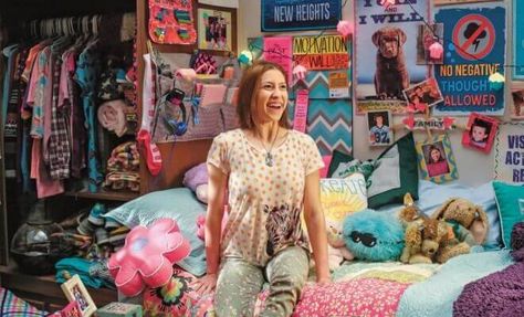 The Middle Sue, Sue Heck, The Middle Tv Show, Room Pinterest, Girly Swag, Funny Images With Quotes, Wrestling Team, Los Angeles Shopping, Tv Icon