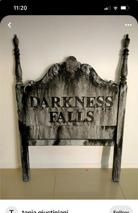 Headboard Sign Halloween, Diy Halloween Headboard Sign, Headboard Halloween Sign, Graveyard Sign, Cemetery Sign, Halloween Tombstones Diy, Headboard Crafts, Halloween Cemetery, Halloween Yard Signs