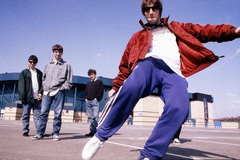 Oasis Music, Brit Pop, Liam Gallagher Oasis, Band Photoshoot, Oasis Band, Liam And Noel, The Verve, Music Photographer, Celebrity Photographers