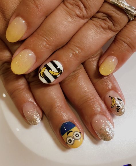 Minion nail Minion Christmas Nails, Minions Nails, Cartoons Nails, Minion Nail Art, Owl Nails, Minion Nails, Minion Christmas, Funky Nail Art