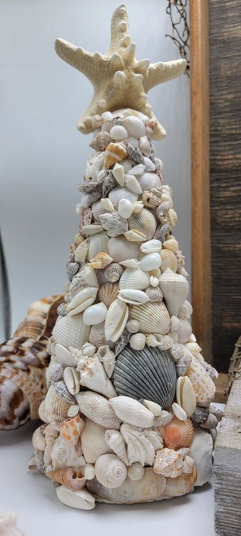 Seashell Christmas Trees - Etsy Seashell Christmas Tree, Jewelry Trees, Seashell Christmas, Coastal Christmas Tree, Seashell Projects, Beachy Christmas, Shell Crafts Diy, Gold Holiday, Sea Shell Decor