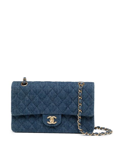 1997-1999 medium denim Double Flap shoulder bag from Chanel Pre-Owned featuring indigo blue, diamond…. Color:blue. Material:Denim #adv womens #vintage #bags # Channel Denim Bag, Chanel Denim Flap Bag, Chanel Bag Denim, Denim Chanel Bag, Chanel Denim Bag, Stamp Signature, Denim Chanel, Flap Shoulder Bag, Shopping Chanel