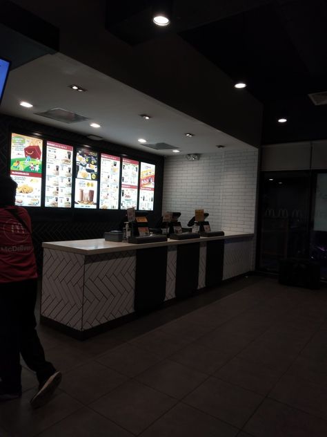 Fastfood Restaurant Aesthetic, Fast Food Job Aesthetic, Fast Food Worker Aesthetic, Fast Food Restaurant Aesthetic, Late Night Snacks Aesthetic, Summer Visionboard, Mcdonalds Uk, Aesthetic Late Night, Demolition Lovers