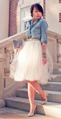 Rok Tile, Weekend Mode, White Tulle Skirt, Gonna In Tulle, Ballerina Skirt, Mode Tips, Denim And Diamonds, Rock Outfit, Denim Chic