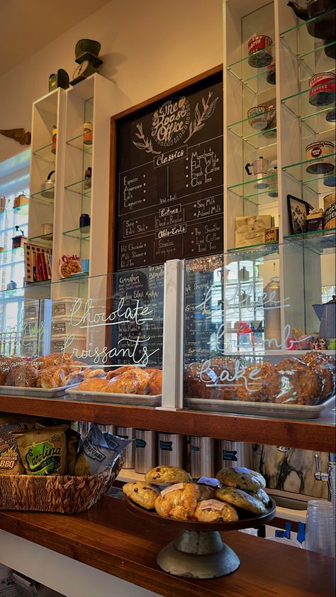 Tea And Bakery Shop, Cafe Desserts Display, Cute Book Shop Aesthetic, Bookstore Bakery Aesthetic, Book Store Bakery, Flower Cafe Design, Bookstore Flower Shop, Bakery And Flower Shop, Bookstore Cafe Flower Shop