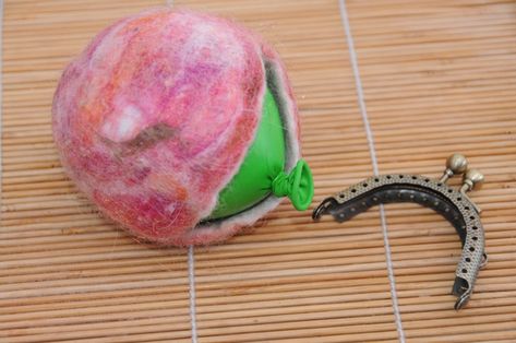 How to use a Tumble Dryer to Make a Wet Felted Coin Purse How To Wet Felt A Purse, Needle Felted Purse, Machine Felting, Felt Purses, Wet Felting Tutorial, Felted Purse, Knitting Projects Free, Felting Tutorial, Wet Felting Projects