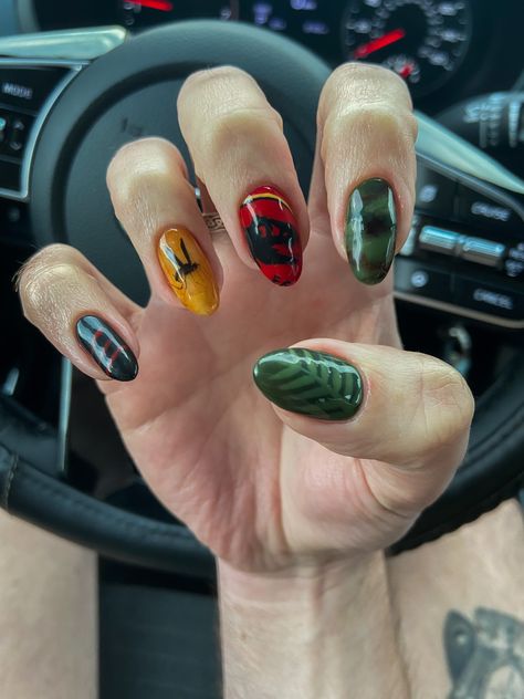 Jurassic Park themed nail set Jurassic Park Makeup Ideas, Indiana Jones Nails, Universal Studios Nail Art, Jurassic Park Nails Designs, Jurassic Park Makeup, Dinasour Nail, Jurrasic Park Nails, Jurassic World Nails, Theme Park Nails