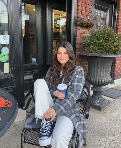 Cold Instagram Pictures, Vivian Audi, Ig Inspo Pics Winter, Athleisure Instagram, Coffee Shoot, Degree Outfit, Viviane Audi, Modesty Outfits, Simple Fall Outfits