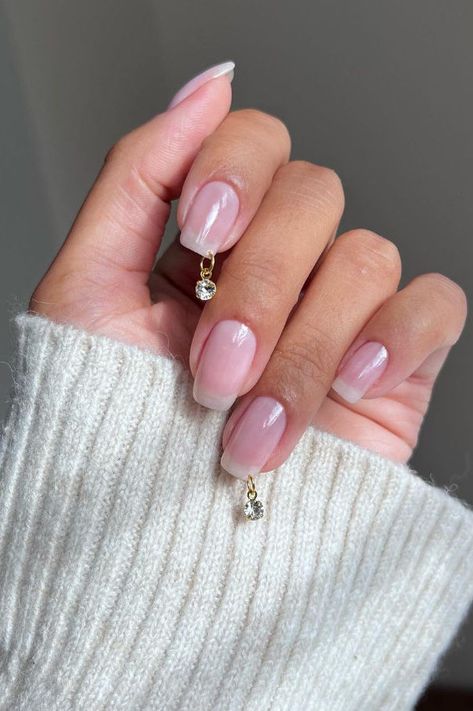 The noughties has struck once again with nail piercings thanks to pretty, new-gen way to wear this throwback trend. 📷 iramshelton Ombre Nail Polish, Orange Ombre Nails, Nail Piercing, Nagellack Trends, Wedding Nail, Wedding Nails Design, Spring Nail Art, Nail Jewelry, Cool Nail Designs