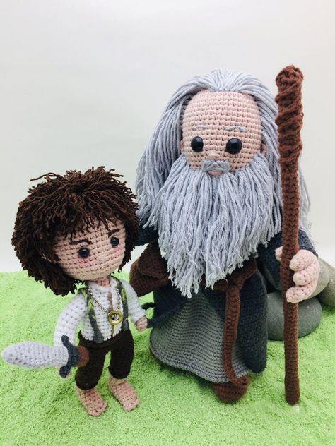 Crochet Lord Of The Rings, Hobbit Crochet, Lord Of The Rings Crochet, Crochet Boys, Amigurumi Characters, Beginner Amigurumi, Hobbit Movie, Ladies Knitting Patterns, Frodo Baggins