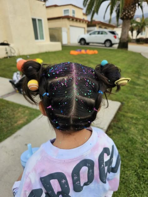 Universe hair with planets and glitter Space Crazy Hair Day, Spirit Day Hair, Crazy Outfit Day For Kids, Crazy Hair Day Adults, Crazy Hair Day Ideas For Girls Easy, Kids Crazy Hair Day Ideas, Cute Crazy Hair Day Ideas, Girls Crazy Hair Day, Emma Hairstyle