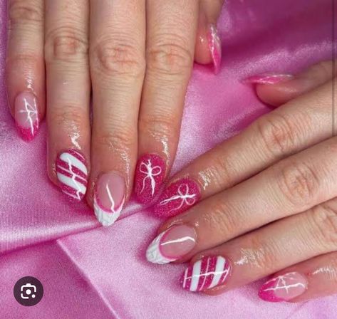 Pink Christmas Nail Designs, Pink Christmas Nail, Cute Pink Christmas, Matte Pink Nails, Pink Chrome Nails, Red Christmas Nails, Hot Pink Nails, Cute Christmas Nails, Almond Shape Nails