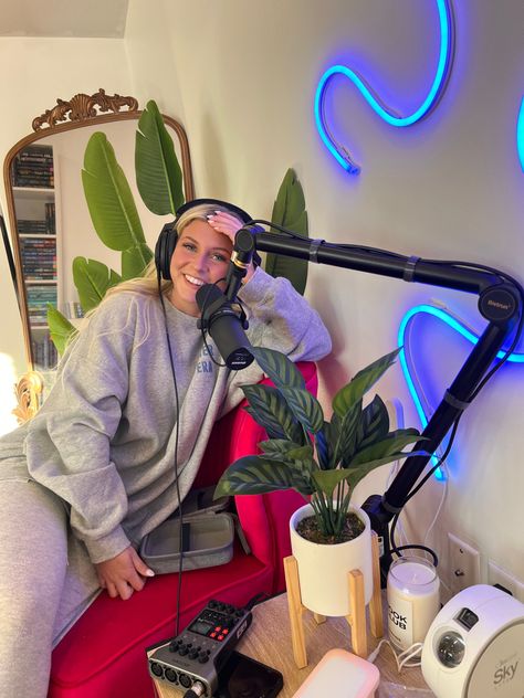 Youtube Setup Room, Successful Podcast Aesthetic, Podcast Vibes Aesthetic, Closet Podcast Studio, Podcast Launch Photoshoot, Podcast Asethic, Podcast Studio Setup Ideas, Cozy Podcast Setup, Podcast Instagram Feed