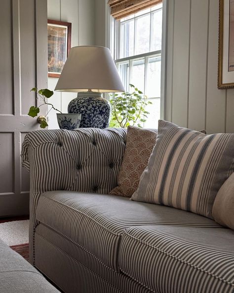 Country Style Sofas Living Room, 2025 Lifestyle, Country Style Sofas, Striped Couch, Nantucket Home, Cottage Decor Living Room, Classy Living Room, Nancy Meyers, Farmhouse Inspiration