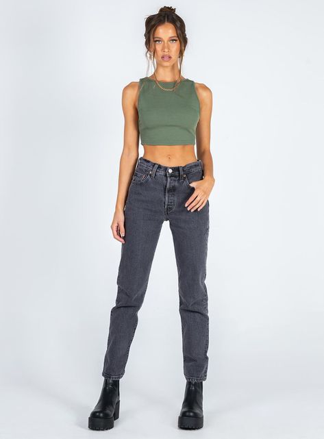 7949e456002b28988d38185bd30e77fddesc39210184ri Green Crop Top Outfit, Ribbed Top Outfit, Cropped Shirt Outfit, Neckline Slimmer, Green Crop Top, Wear Crop Top, Top Outfit, Crop Top Outfits, Strapless Tops