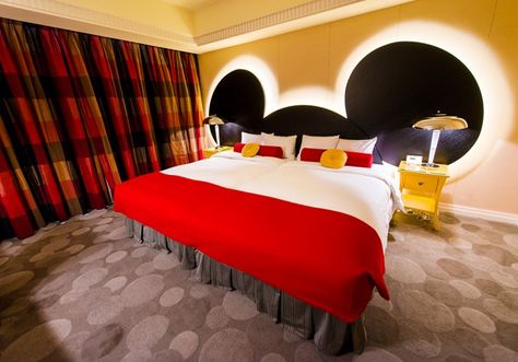 Mickey's Penthouse Suite...one of the most expensive Disney hotel rooms in the world! Mickey Mouse Themed Room, Mickey And Minnie Bedroom, Disney Hotel Room, Disney Hotels Room, Mickey Mouse Bedding, Mickey Mouse Room, Mickey Mouse Bedroom, Disney Hotel, Casa Disney