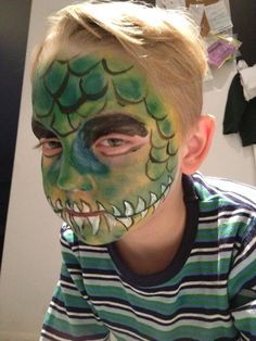 Krokodile Ohne Mund Crocodile Face Paint, Halloween Punch For Kids, Dinosaur Diy, Easy Halloween Party Food, Halloween Men, Diy Costume, Last Minute Halloween Costumes, Face Painting Halloween, Halloween Makeup Easy