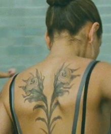 i also really liked Mila Kunis' tattoo in black sawn Mila Kunis Tattoo, Mila Kunis Black Swan Tattoo, Mila Kunis Black Swan, Black Swan Back Tattoo, Black Swan Inspired Tattoo, Black Swan Tattoo, Black Swan Movie, Swan Wings, Swan Tattoo