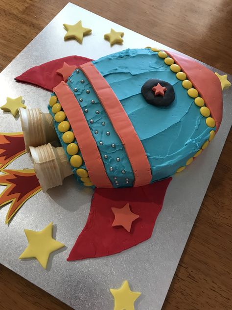 Rocket Ship Cupcake Cake, Rocket Ship Cake Space Theme, Rocket Cupcake Cake, Rocketship Birthday Cake, Spaceship Birthday Cake, Easy Space Cake, Rocket Ship Birthday Cake, Rocket Cakes For Boys, Space Cakes Kids Boy Birthday