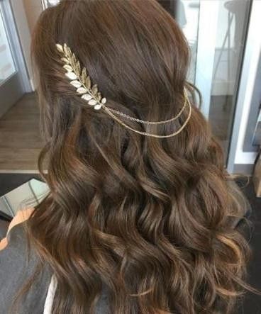 Gold Hair Chain, Jewel Aesthetic, Goddess Hair, Hair Chain, Desi Love, Pretty Accessories, Hair Chains, Gold Hair Accessories, Aesthetic Lifestyle