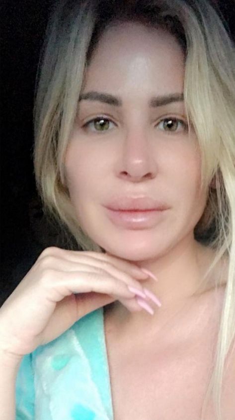 Kim Zolciak-Biermann Shares Makeup-Free — and Wig-Free — Selfie: "I Feel Beautiful' Kim Boggs Makeup, Kim K Selfie Book, Kim Zolciak Biermann Hair Wigs, Kim Zolciak Biermann, Kim Zolciak, Halloween Makeup Easy, Unique Makeup, Bold Makeup, Festival Makeup