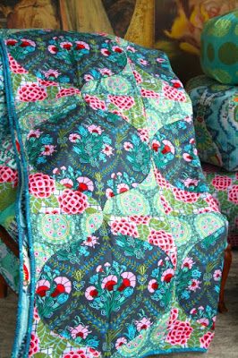 Quilt Inspiration: Free Pattern Day: Big Print Quilts! part 1 Amy Butler Quilt, All People Quilt, Curved Piecing, Amy Butler Fabric, Bohemian Quilt, Timeless Treasures Fabric, Quilt Modernen, Circle Quilts, Bird Quilt