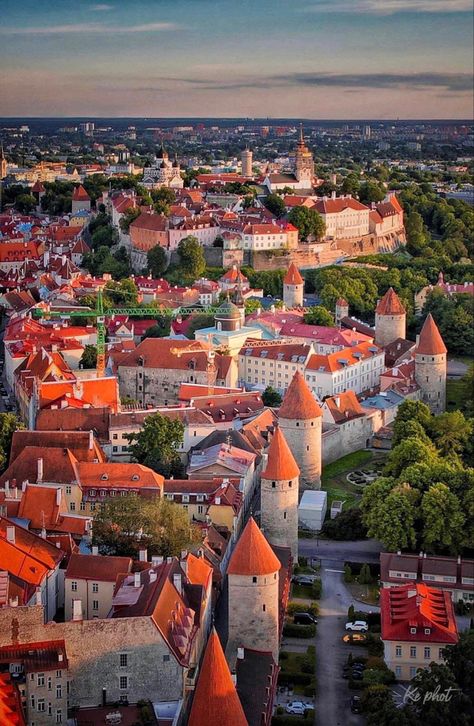 Tallinn Old Town - The Walls of Tallinn were built in the 13th century, 26 defense towers, 2 gates and 1.14 miles of wall still remain. UNESCO World Heritage Site Tallinn Old Town, Baltic Countries, Public Space Design, Tallinn Estonia, Travel Wishlist, Voyage Europe, World Cities, Dream Holiday, Tallinn