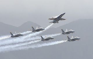 Blue Angels in Hawaii. Missing Man Formation! Marine Corps Wife, Missing Man Formation, American Patriotism, Walk The Earth, Blue Angels, United States Navy, American Patriot, Marine Corps, Cleaning Tips