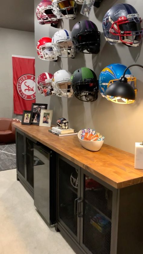 Kara de Oliveira (@kdo.interiors) posted on Instagram • May 5, 2022 at 6:34pm UTC Sports Themed Office, Trophy Display Ideas, Landry Room, Cave Room, Trophy Display, Man Cave Room, Chill Room, Office Room Decor, Ideas Casa