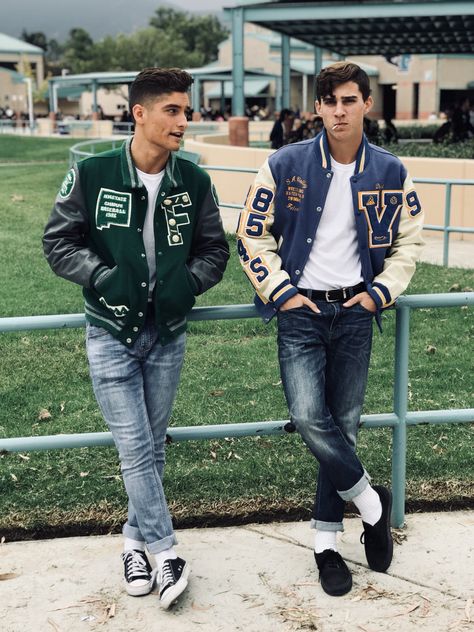 1980s Mens Fashion Casual, 80's Jock Aesthetic, Jock Outfit Men, 80s Letterman Jacket Outfit, 80s Outfits Party Women 1980s, 90s Letterman Jacket Outfit, 80s Highschool Fashion, Vintage Gym Outfit, Male 80s Fashion