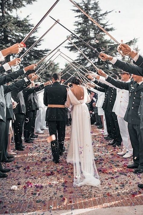 Army Wedding Colors, Usmc Wedding Ideas, Navy Military Weddings, Military Wedding Army, Usmc Wedding, Army Wedding, Marine Wedding, Military Couples, Army Couple