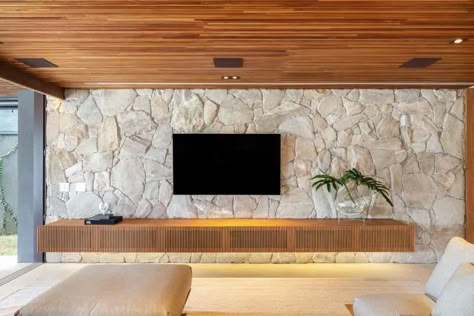 Adega sob medida em casa com dois pavimentos - Casa de Valentina Beautiful Exterior, Exterior Home, Modern Houses Interior, Stone Walls, Home Cinemas, Home Design Decor, Home Tv, Stone Wall, House Inspo