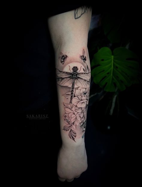 ⚜️Dragonfly & floral tattoo, with some bees⚜️ #tattoo #tattoos #dragonfly #dragonflytattoo #floraltattoo #insect #tattooideas #sleeve #sleevetattoo #finelinetattoo #3rl #3rltattoo #3rltattoos #art #ink #sakarisz Dragonfly Floral Tattoo, Bees Tattoo, Tattoos Dragonfly, Dragonfly Tattoo, Fine Line Tattoos, Art Ink, Half Sleeve, Sleeve Tattoos, Bee