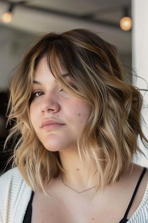 25 Stunning Long Haircuts Perfect for Plus Sized Women Long Bob Haircuts Plus Size, Curvy Girl Haircut, Plus Size Bob Haircut, Haircut For Plus Size Women, Plus Size Haircut, Hair For Plus Size Women, Plus Size Short Hair, Haircuts For Plus Size Women, Lob Haircut With Bangs