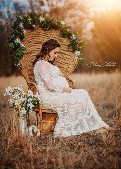 Maternity Peacock Chair, Maternity Photography Peacock Chair, Boho Chair Photoshoot, Peacock Chair Maternity Shoot, Peacock Chair Photoshoot, Boho Maternity Photoshoot, Bump Photoshoot, Couple Maternity Poses, Studio Pics