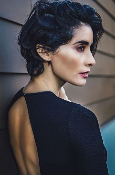 Paola Nunez Short Hair, Paola Nunez, Hair Cut Ideas, Short Hair Cut, Stylish Short Hair, Thick Wavy Hair, Asian Short Hair, Short Sassy Hair, Hair Inspiration Short