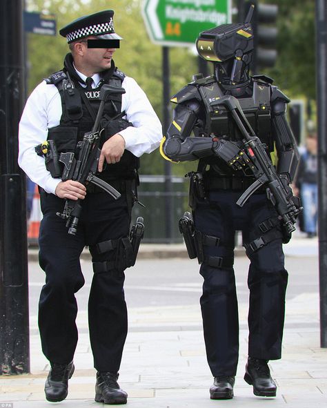 Armed Police, London Police, Police Patrol, Streets Of London, Riot Police, Scotland Yard, Police Uniforms, Police Badge, Pahlawan Super