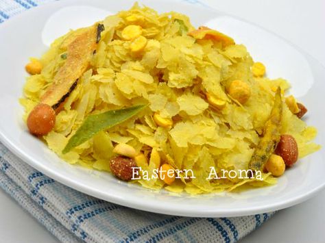 Roasted Chire Nonta (Savory Poha/Flattened rice) Poha Chivda, Snack Recipe Ideas, Desi Snacks, Pakistani Dishes, Indian Chicken Recipes, Easy Indian Recipes, Diwali Food, Gujarati Recipes, Asian Snacks