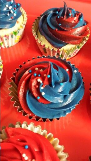 Blue And Red Cupcakes, Jukebox Wedding, Red White And Blue Cupcakes, White And Blue Cupcakes, Galaxy Cupcakes, Red Cupcakes, Sonic Party, Blue Cupcakes, Spiderman Birthday Party