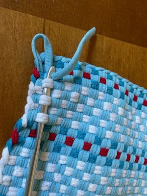 Potholder Loom Loops Diy, Diy Potholder Loom, Cotton Loop Potholders, Weave Potholders, Potholder Loom Patterns Free, Loop Potholder Patterns, Potholder Loom Patterns, Weaving Potholders, Loop Weaving